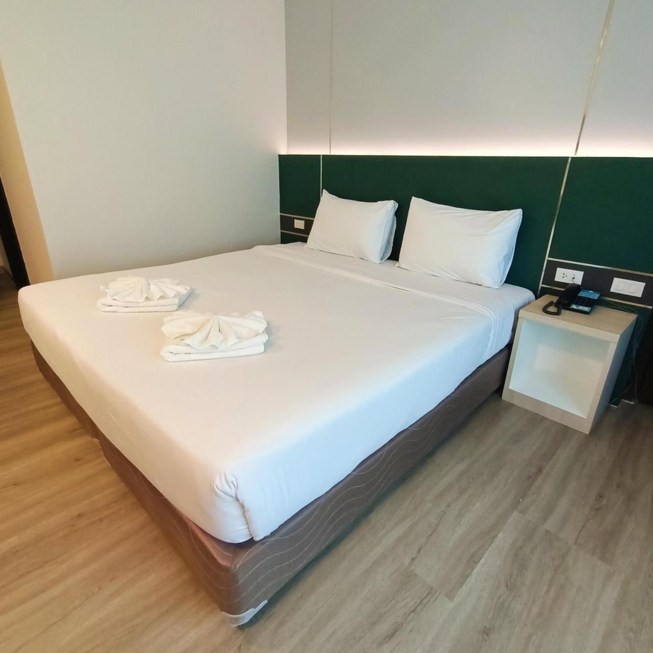 Mayflower Grande Hotel Phitsanulok Exterior photo