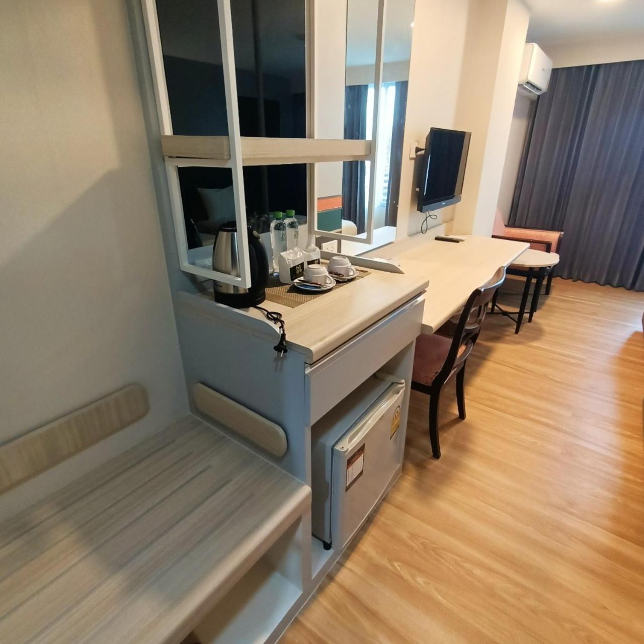 Mayflower Grande Hotel Phitsanulok Exterior photo