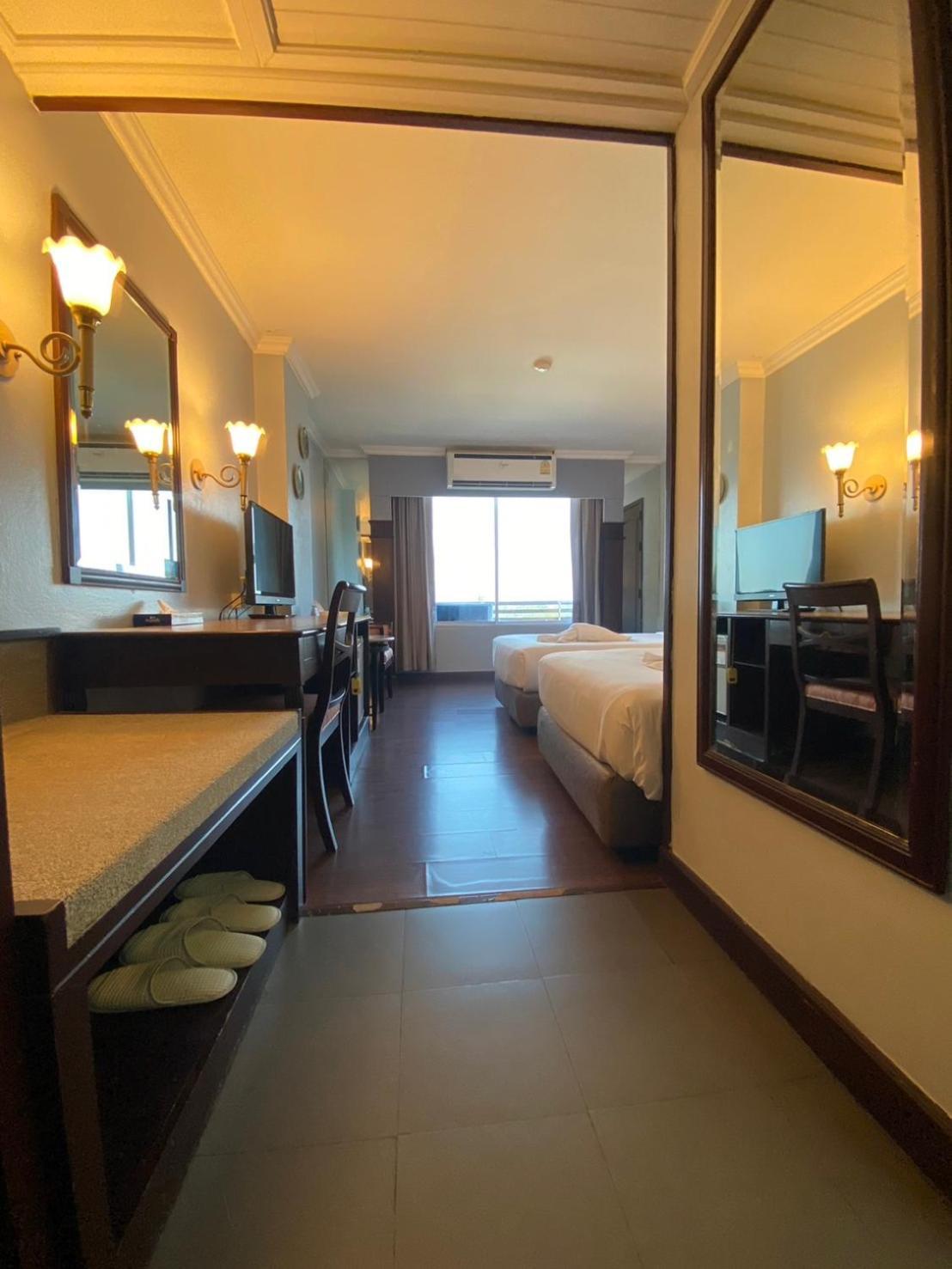 Mayflower Grande Hotel Phitsanulok Exterior photo