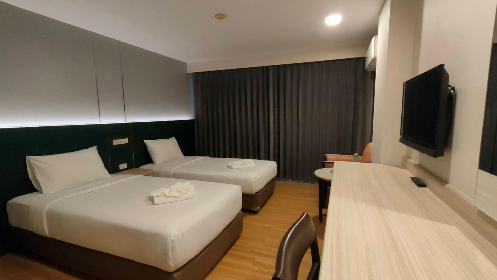 Mayflower Grande Hotel Phitsanulok Exterior photo